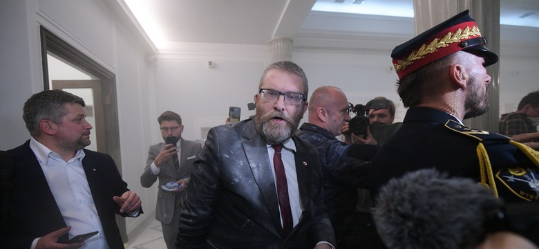 "Front gaśnicowy" Grzegorza Brauna. Parlament Europejski podjął decyzję