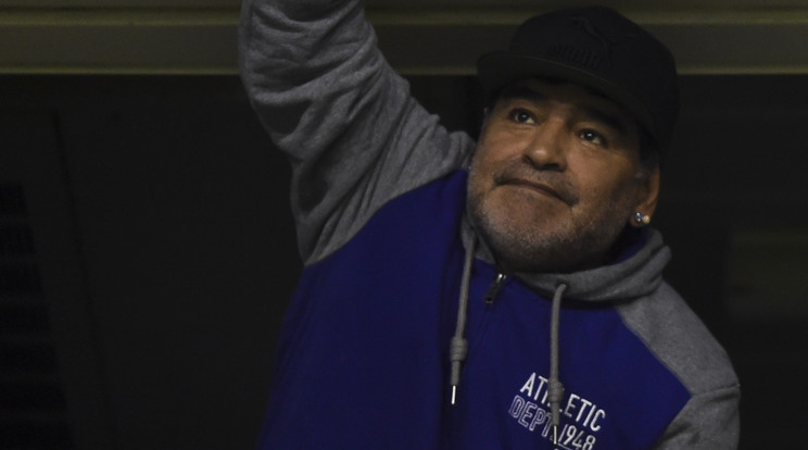 Maradona senkit sem kímél a pályán kívül /Fotó: AFP