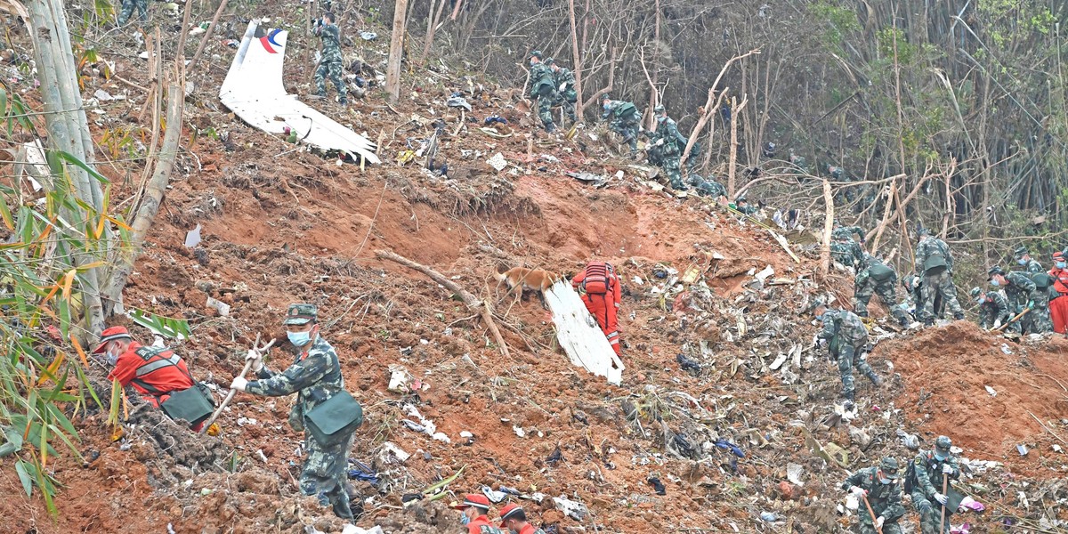 Na pokładzie maszyny było 132 pasażerów i dziewięcioro członków załogi. 