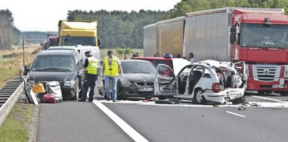 Potworny wypadek! Tir staranował osobówki