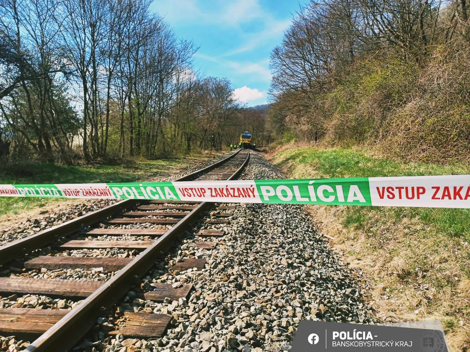 Na železničnom priecestí v obci Pitelová v okrese Žiar nad Hronom sa zrazil vlak s osobným autom.