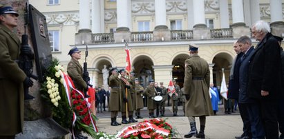 Zwolennik PiS nie wytrzymał. Napisał list. O klakierach i żenadzie