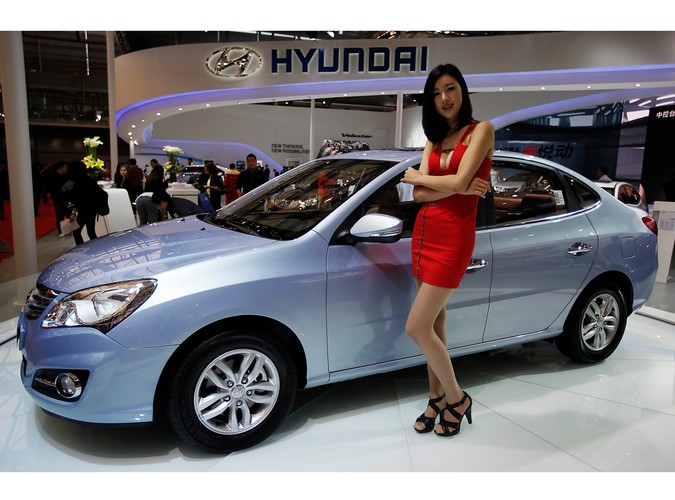 Salon samochodowy w Szanghaju... Jest na czym zawiesić oko :)