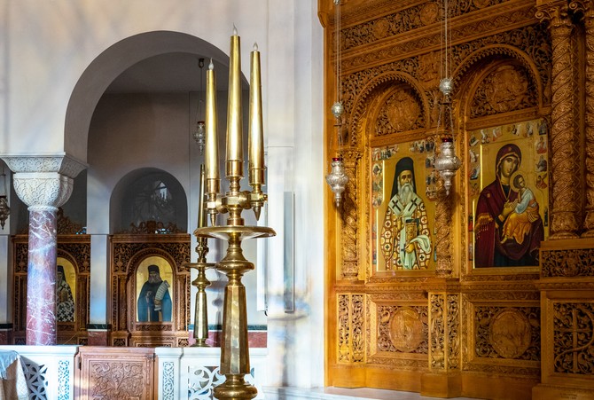 Vrata manastira Svetog Nektarija na Egini otvorena su svakog dana za hodočasnike iz celog sveta