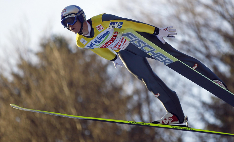 Germany, OBERSTDORF, 2011-02-05T150304Z_01_DOM03_RTRIDSP_3_SKI-JUMPING.jpg