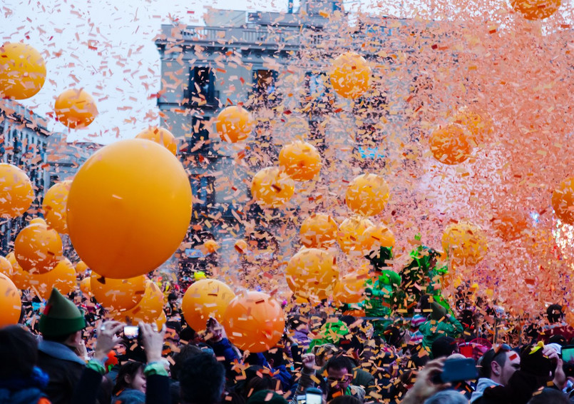 Czerwiec pod znakiem muzyki i literatury • Orange Warsaw Festival – każda edycja warszawskiego festiwalu to święto muzyki. W tym roku impreza odbędzie się na torze wyścigów konnych Służewiec. • Festiwal Miłosza – największy festiwal literacki w Polsce i Europie Środkowej ściąga co roku do Krakowa pasjonatów poezji i prozy. • Impact Festival – oferuje słuchaczom nieco mocniejsze brzmienia. Fani rocka mogli w poprzednich edycjach zobaczyć na scenie m.in.: Slipknot, Aerosmith, Black Sabbath, Slayer. • Malta Festival – w Poznaniu odbywa się jedno z najważniejszych wydarzeń artystycznych Europy, podczas którego prezentowany jest międzynarodowy program filmowy, teatralny, muzyczny i taneczny. • Life Festival Oświęcim – festiwal muzyki rozrywkowej to jedna z młodszych inicjatyw na imprezowej mapie. W tym roku na festiwalu pojawi się LP. Laura Pergolizzi, zanim sama stanęła na scenie, tworzyła piosenki dla Rihanny, Christiny Aguilery czy Backstreet Boys. • Open’er Festival (również lipiec) – ściąga do Trójmiasta tłumy miłośników muzyki z Polski i innych krajów. Na scenie co roku pojawiają się największe światowe gwiazdy, a festiwalowy plan wypełniony jest po brzegi najlepszymi koncertami. Zaplanuj swój festiwalowy trip z kalendarzem od HRS>> Źródło: HRS >>