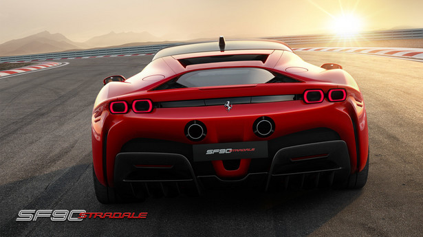 Pierwsze egzemplarze nowej hybrydy będą dostępne dla klientów w pierwszej połowie przyszłego roku. Samochód będzie wyposażony w trzy silniki elektryczne o mocy 220 KM oraz w najmocniejszy spośród wszystkich 8-cylindrowych silników w historii Ferrari - spalinowy silnik z turbo doładowaniem V8 o mocy 780 koni mechanicznych.