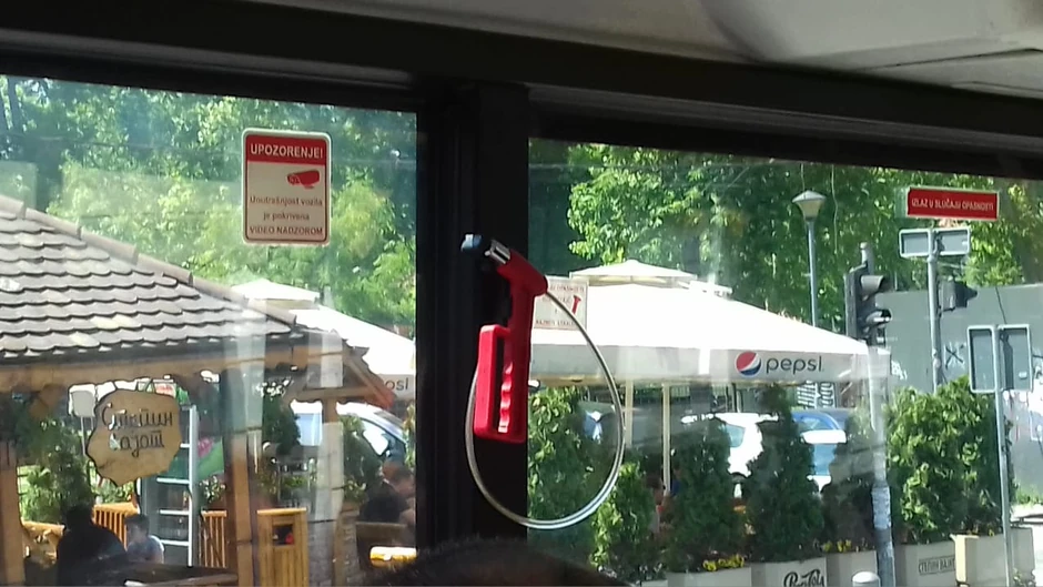 Čekić koji se koristi u slučaju opasnosti