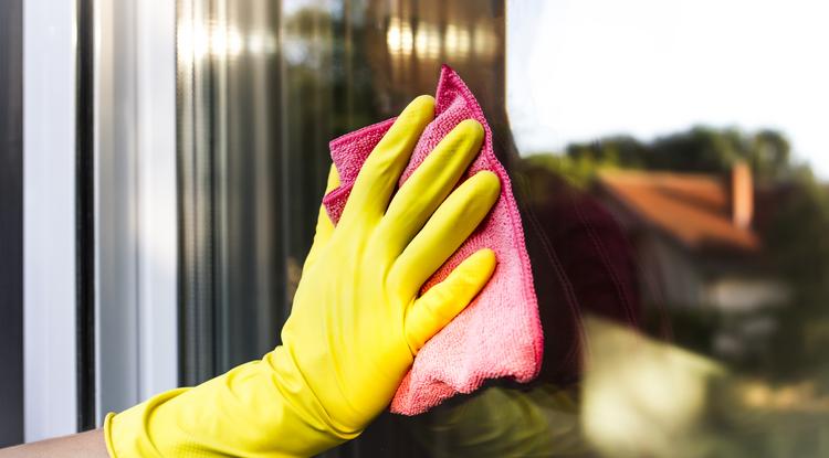 Ezért tilos napsütésben ablakot tisztítani. Fotó: Getty Images