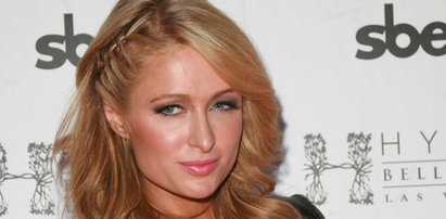 Ale kicz! Paris Hilton na sylwestrze