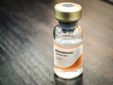 Remdesivir: engedélyezték a koronavírus elleni szert az USA-ban