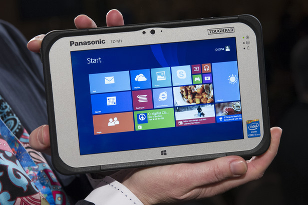 Prezentacja tabletu PanasonicToughpad FZ-M1 na targach CES 2014 w Las Vegas, 6.01.2014.