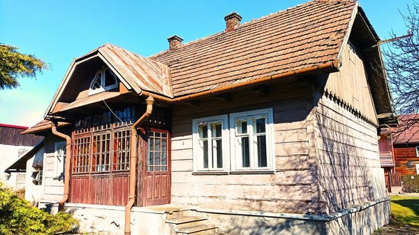 Docelowo skansen obejmował będzie 11 zagród, kościół i karczmę.