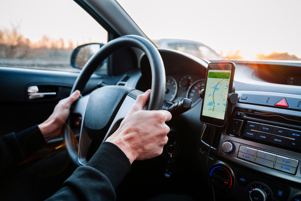 Google Maps a Waze. Jakie są różnice w nawigacji na telefon tego samego producenta?