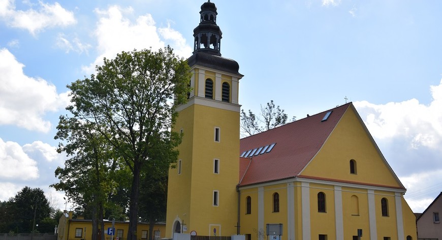 Budynek dawnego kościoła ewangelickiego przeszedł spektakularną adaptację. Zamiast niszczeć, stał się nowoczesnym centrum kultury.