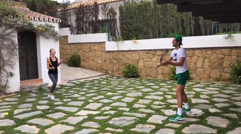 Novak Djoković razem z żoną gra w tenisa w domu