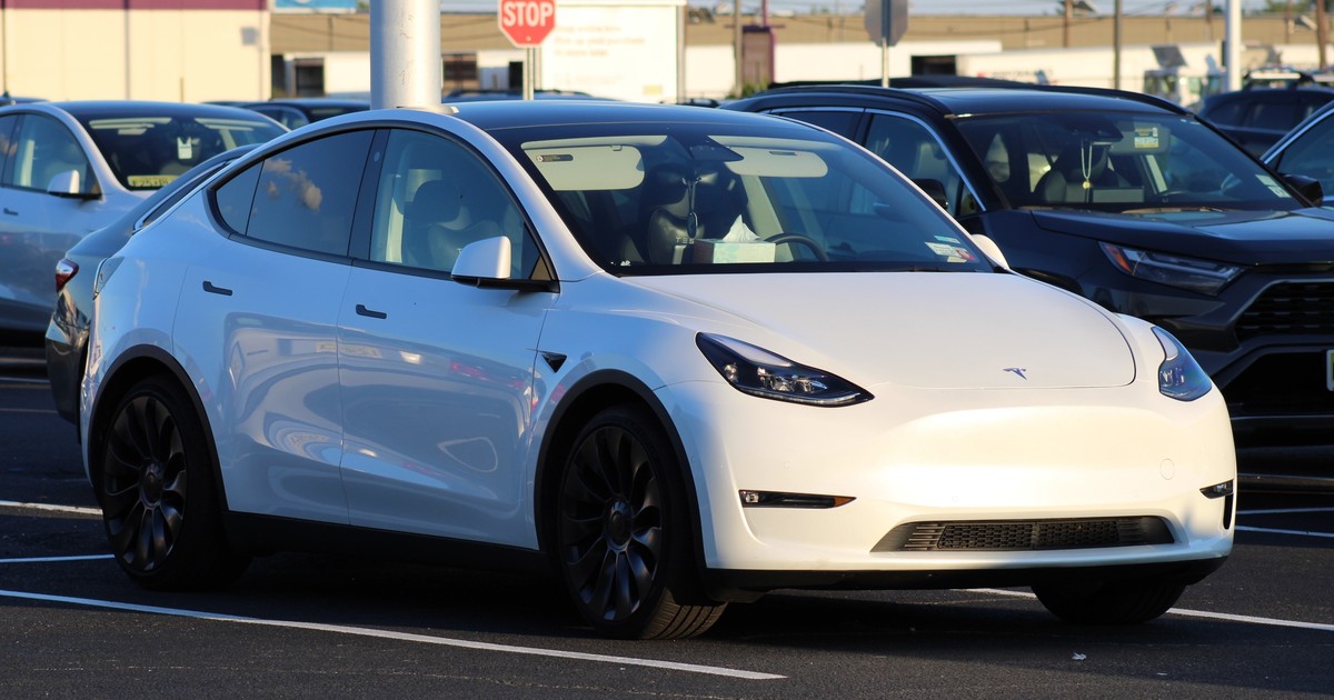 Nowy problem Tesli i Elona Muska. Śledztwo w sprawie wadliwych elementów aut