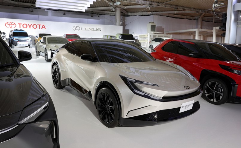 Toyota stawia na stały elektrolit