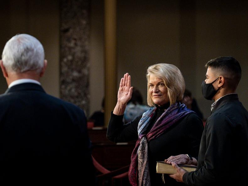 Former Vice President Mike Pence and Sen. Lummis in a mock swearing-in ceremony in January 2021.
