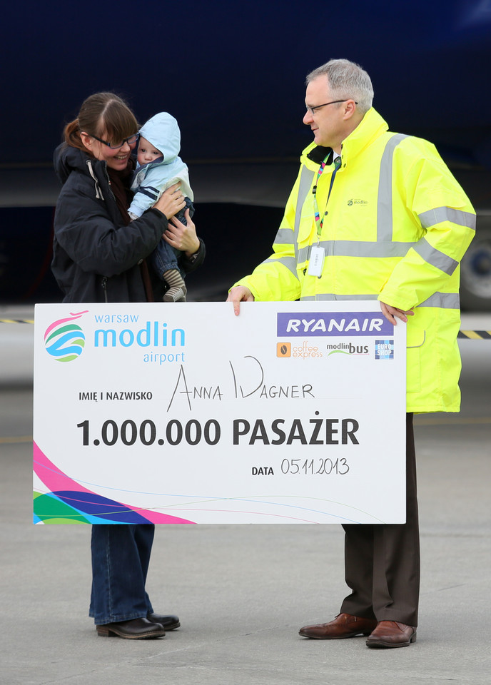 4-miesięczny Filipek milionowym pasażerem lotniska w Modlinie