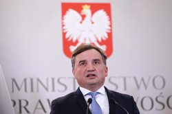 Atak na Nowym Świecie. Ziobro cofa wniosek o umorzenie postępowania