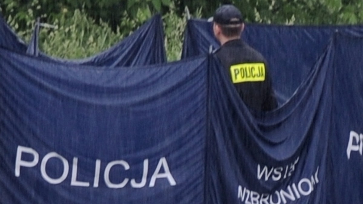 Znaleźli ciało w stawie. Lekarz nie wykluczył udziału osób trzecich
