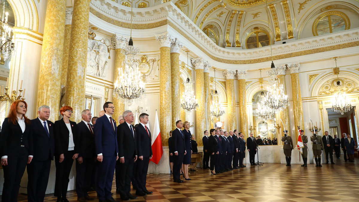 Prezydent Andrzej Duda w Święto Konstytucji 3 maja odznaczył na Zamku Królewskim Orderami Orła Białego byłego opozycjonistę Czesława Bieleckiego, rzeźbiarza Wincentego Kućmę oraz żołnierza AK, badacza tragedii polskiej ludności na Wołyniu w czasie II wojny światowej Władysława Siemaszkę.