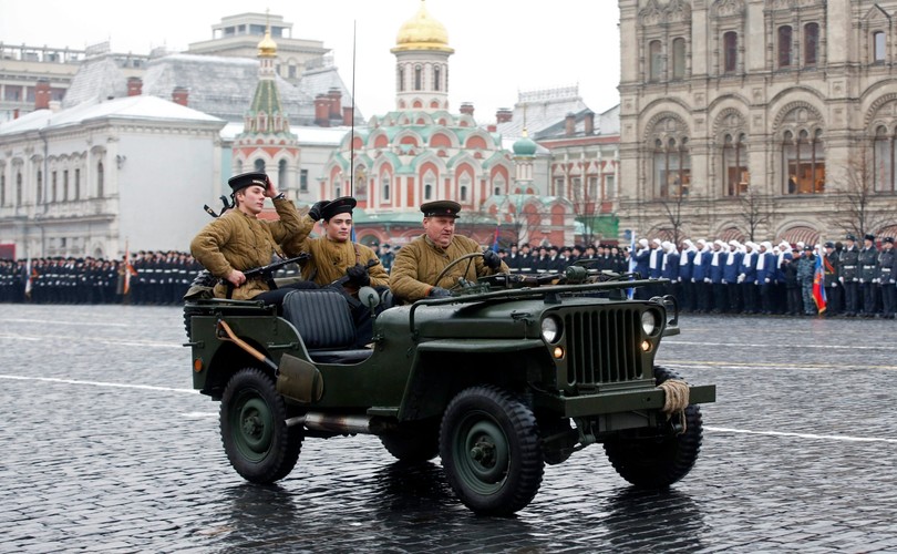 Historyczna parada w Moskwie. Rosjanie świętują 73. rocznicę bitwy o Moskwę