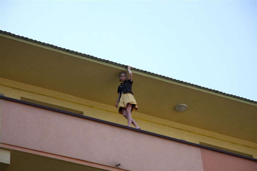 Chciała rzucić się z balkonu