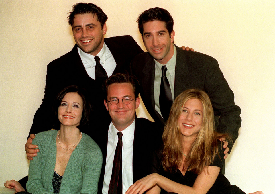 Matt LeBlanc, David Schwimmer, Courteney Cox, Matthew Perry i Jennifer Aniston w 1998 r.