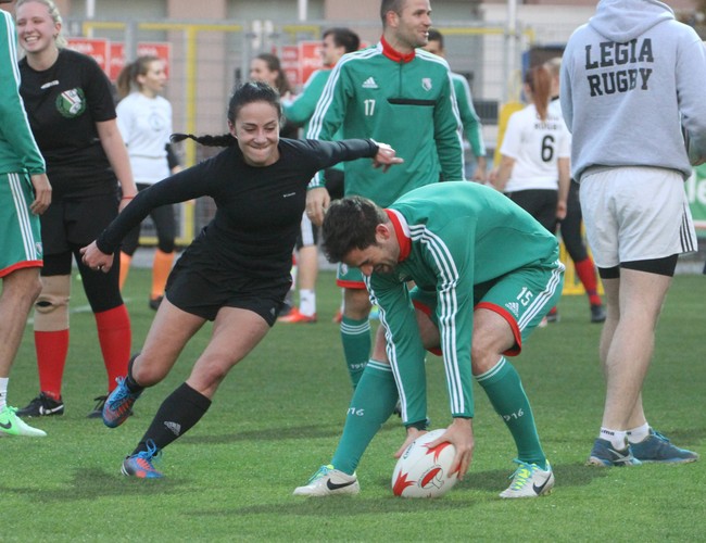 Niecodzienny trening piłkarzy Legii. Ćwiczyli z rugbystkami