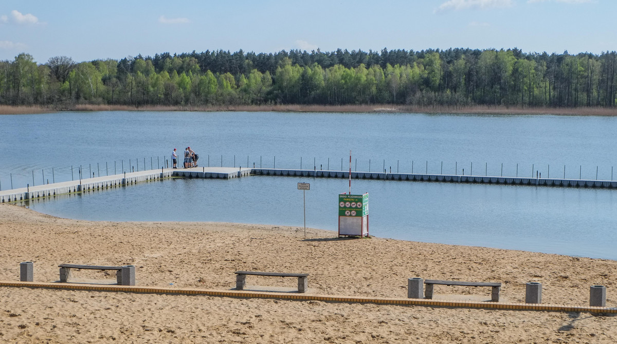 Dwie 17-latki kąpały się nago w jeziorze. Staną przed sądem