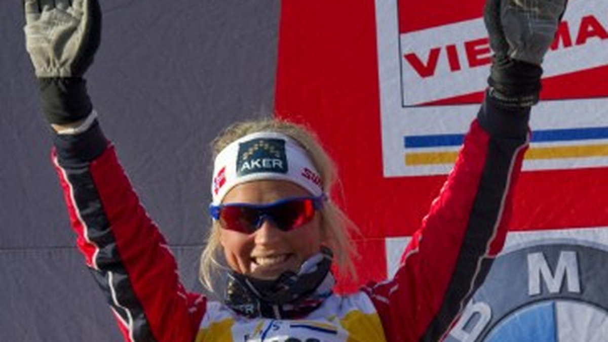Sporo zamieszania zrobiło się wokół stroju, jaki został zaprezentowany przez Therese Johaug w jednym ze znanych serwisów dotyczących biegów narciarskich. Okazuje się, że musiała interweniować norweska federacja, a całą sprawą zainteresowała się także Międzynarodowa Federacja Narciarska (FIS).