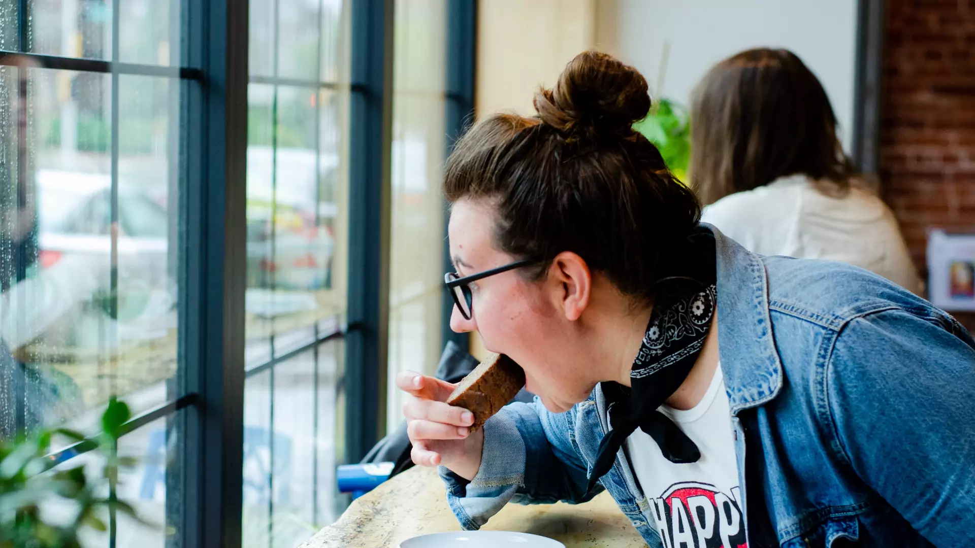 Połowa Polek ma zaburzenia odżywiania. Naukowcy wiedzą, która dieta zagraża nam najbardziej