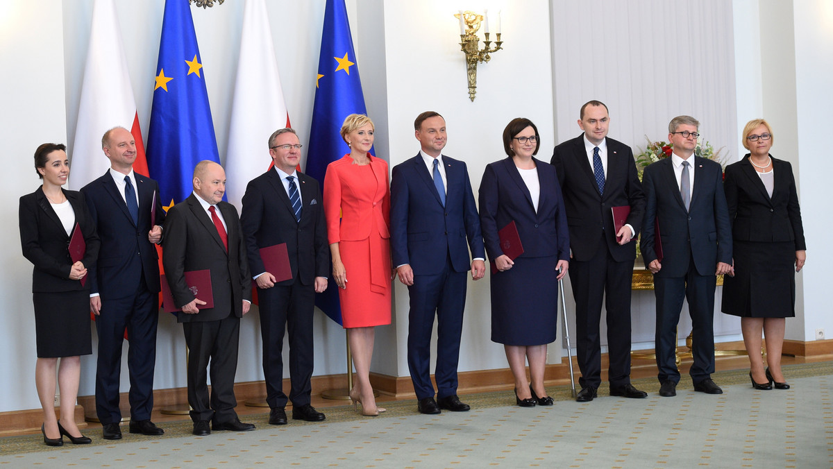 WARSZAWA PREZYDENT DUDA POWOŁANIE MINISTRÓW KPRP (Andrzej Duda z małżonką i nowo powołanymi członkami KPRP)