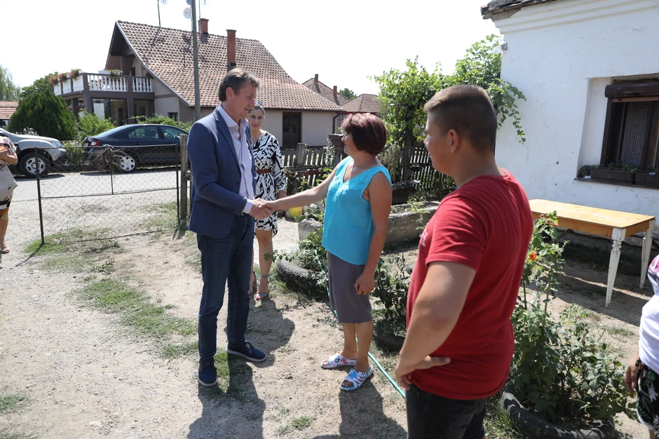 Darka Glišića je porodica Mitrović dočekala ispred kuće