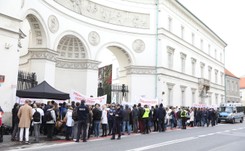 Młodzi lekarze pikietowali przed Ministerstwem Zdrowia