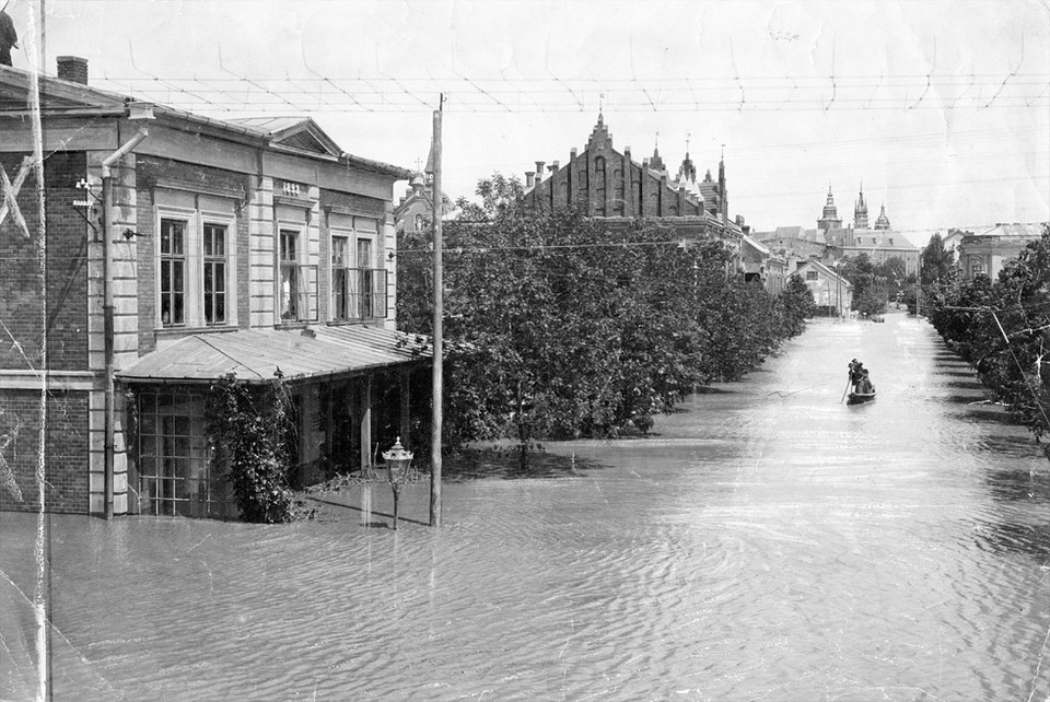 Powódź na ulicy Piłsudskiego (fot. 1903 r.)