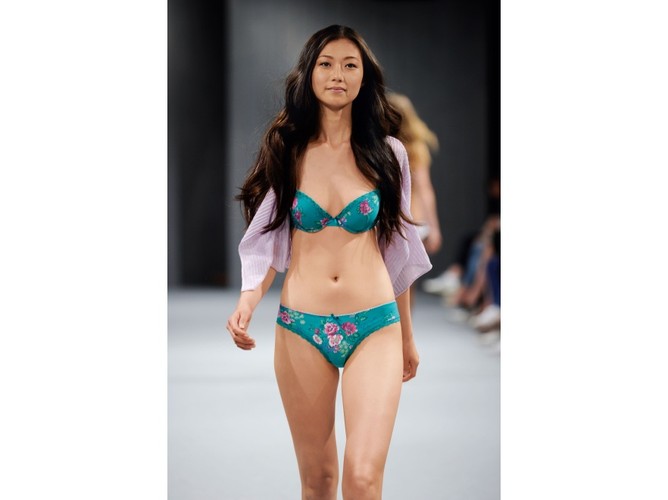 Bieliźniane figle-migle - kolekcja bielizny United Colors of Benetton na lato 2011.