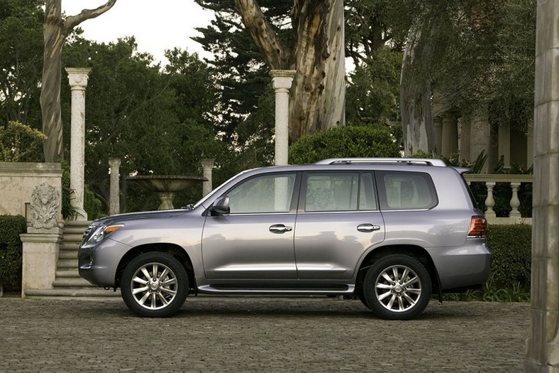 Lexus LX 570 nowa kreacja na temat Land Cruisera