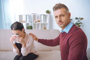 Kobiety dobrze wiedzą, że płacz działa na mężczyzn. Potwierdzili to naukowcy