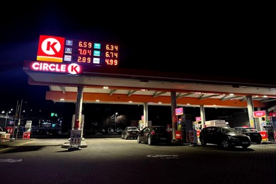 Sprawdziłem ceny na stacjach rano 4 marca. Przetarłem oczy, benzyna 95 już po tyle [RELACJA]
