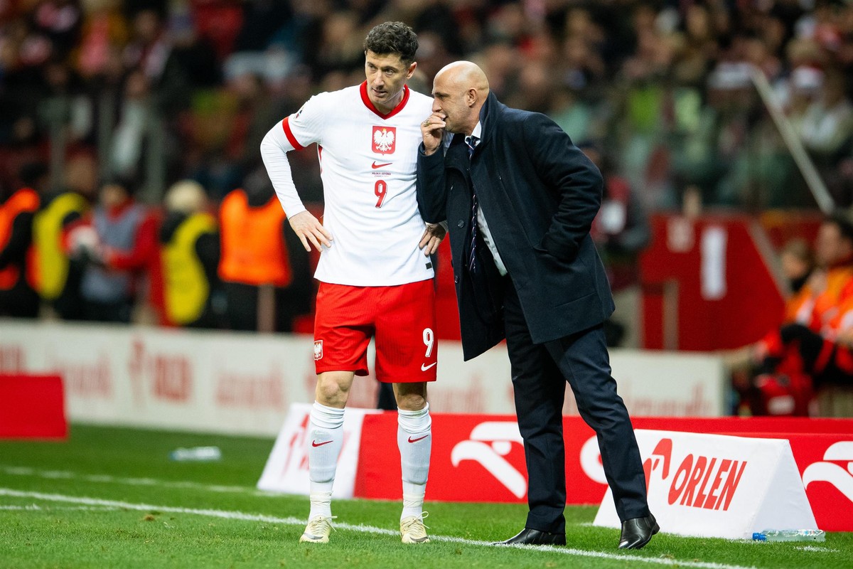Robert Lewandowski pozbawiony opaski kapitana. Tak zareagowała szatnia. "Pojawiły się momentalnie"
