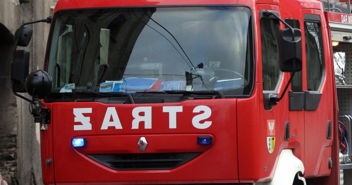 Dzieci i nauczyciele wybiegli ze szkoły. Wielka akcja służb