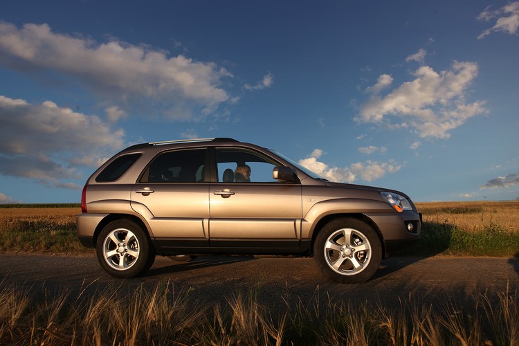 Nowy Sportage dostępny jest w trzech wersjach wyposażenia (Tour, Expedition i Freedom) i 10 kolorach karoserii