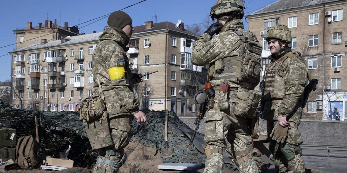 Ukraińscy żołnierze na ulicach Kijowa 28 lutego 2022 r.