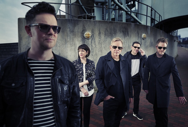 New Order wraca do złotych czasów synthpopu (w znakomitym towarzystwie)