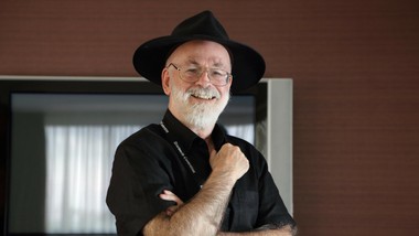 książki terry’ego pratchetta kryją tajemnicę. naukowcy przeanalizowali słownictwo i to ogłosili