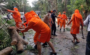 Cyklon Tauktae w Indiach. Trwa ewakuacja ok. 150 tys. ludzi przed jego nadejściem
