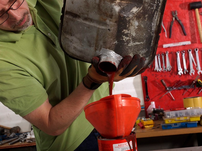 Rdzawa breja w baku:
wbrew obiegowej opinii
nie zawsze wynika to
ze złej jakości 
tankowanego paliwa.